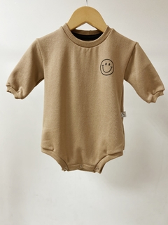 Pronta Entrega - Romper OVERSIZED peluciado avelã sorriso em relevo - You Boy Kids