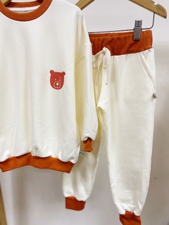Pronta entrega - Conjunto moletom oversized + calça jogger retrô off detalhe telha estampa bear peluciado medio - You Boy Kids