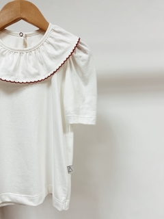 Pronta Entrega - Blusa manga bufante off gola com detalhe em picueta vermelho botão em pérola - loja online