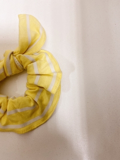 pronta entrega - scrunchie yellow stripes