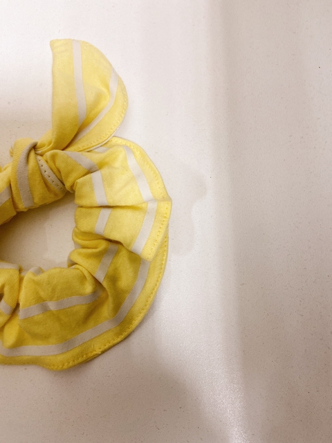 pronta entrega - scrunchie yellow stripes