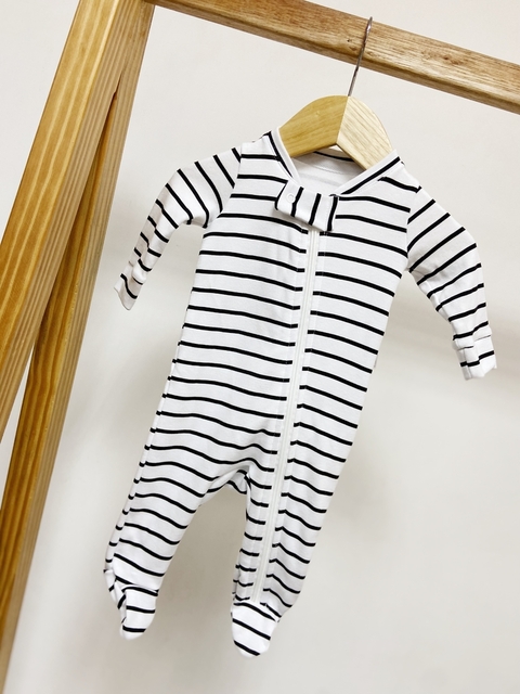 Pronta entrega - Macacão zíper com pezinho listras