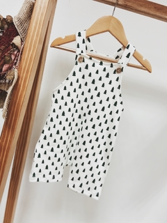 Pronta entrega - Jardineira baby botões em madeira natural estampado off pinheirinhos verde - You Boy Kids