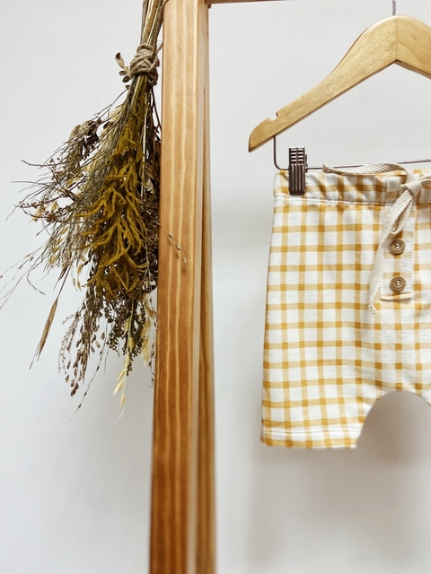 Pronta entrega - Bermuda Saruel botões em madeira xadrez mostarda