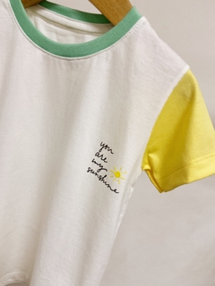 Pronta entrega - Camiseta kids manga curta you are my sunshine sol em relevo