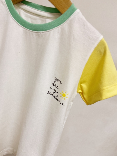 Pronta entrega - Camiseta kids manga curta you are my sunshine sol em relevo