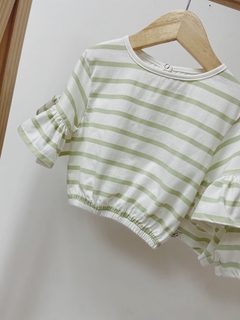 Pronta entrega - Cropped manga curta babado botão pérola listrado verde fábula