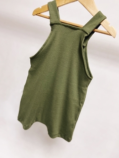 Pronta entrega - Jardineira curta kids canelado verde cactus - comprar online