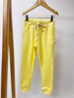 Pronta entrega - Calça jogger moletinho baunilha - comprar online