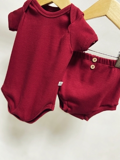 Imagem do Pronta entrega - conjunto body manga curta + bloomer punho botoes madeira canelado marsala