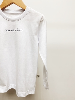 Pronta Entrega - Camiseta manga longa you are so loved branca na internet