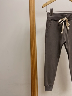 Pronta Entrega - Calça jogger kids moletinho cinza magneto - loja online