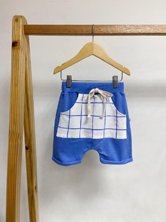 Pronta entrega - bermuda Saruel kids blue bolso canguru estampado blue grid - comprar online