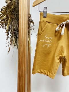 Pronta entrega - bermuda jogger moletinho mostarda escrita - You Boy Kids