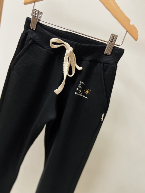 Pronta entrega - Calça jogger oversized peluciado preto you are my sunshine