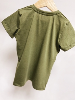 Imagem do Pronta entrega - Camiseta adulta feminina verde cactus SO MAGICAL em off