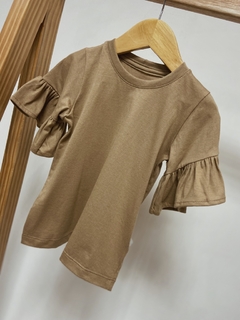 Pronta entrega - Blusa Kids manga curta com babado Liso basics avelã - comprar online