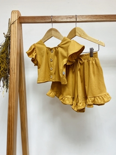 Pronta entrega - Conjunto cropped + shorts babado liso basics mostarda - comprar online