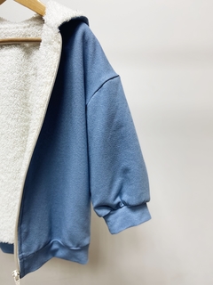 Pronta Entrega - Jaqueta denim com capuz forrada polar