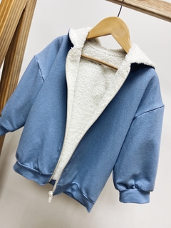 Pronta Entrega - Jaqueta denim com capuz forrada polar - comprar online