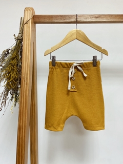 Pronta entrega - Bermuda saruel Kids com botões canelado mostarda - comprar online