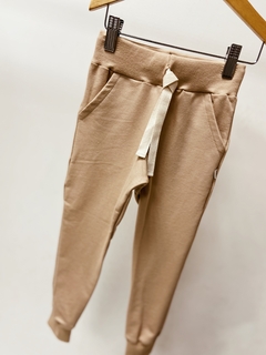 Pronta entrega - Calça jogger moletinho doce de leite na internet