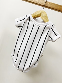 Pronta entrega - Body manga curta estampado listra retro na internet