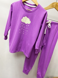 Pronta entrega - Pijaminha longo grape estampa NUVEM brilha no escuro - comprar online
