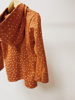 Imagem do Pronta entrega - Camiseta kids manga longa com capuz mini bolinhas