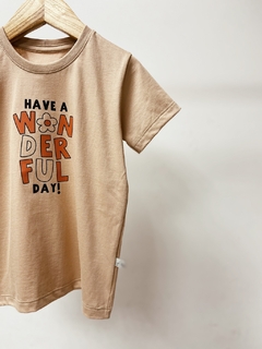 Pronta entrega - Camiseta manga curta doce de leite estampa have a wonderful day - comprar online