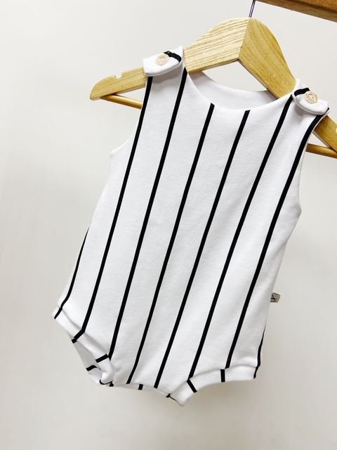 Pronta entrega - Macacão regata curto com botão em madeira estampado listra retro