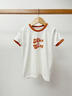 Pronta entrega - Camiseta manga curta off take it easy detalhe punho manga - comprar online