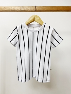 Pronta entrega - Camiseta Kids Manga curta estampada listra retro na internet