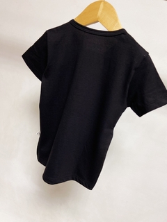 Pronta entrega - Camiseta manga curta kids botões madeira natural preto