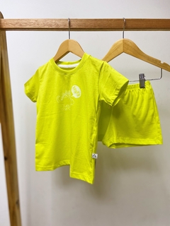 Pronta entrega - Pijaminha curto lemon estampa ROARR brilha no escuro na internet