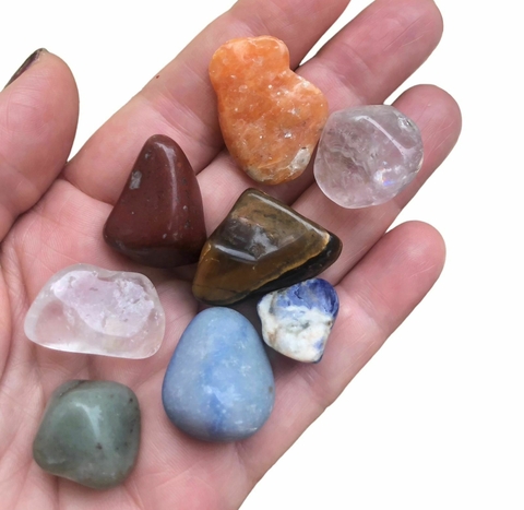Conjunto de Cristais para Alinhamento dos Chakras - 8 cristais em pedras roladas vendidos juntos