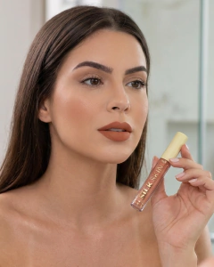 (HBL6201-1) Labial liquido CONFORT LIPS linea Silk Skin TONO 1 - Ruby rose