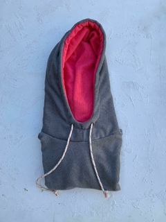 Gris con fucsia