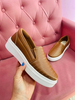 Slip On Clenir Solado Alto Caramelo na internet