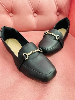 Mocassim Napa Fivela Dourada Preto - comprar online
