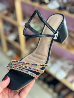 Sandália Estela Strass Colorido Salto Bloco Preto - comprar online