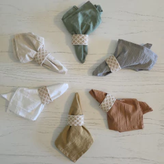 Servilletas de tela lisas + servilleteros