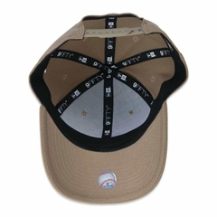 Boné New Era 9FIFTY Stretch Snap Snapback MLB New York Yankees Aba Curva Cáqui - Phyton Shop