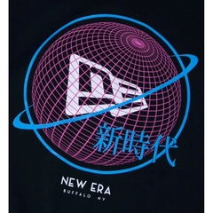 Camiseta New Era Regular Tecnologic Globo Preto na internet
