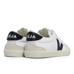 Tênis Veja Volley Canvas White/Black na internet