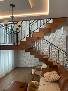Escadas de madeira de lei selecionada - a mais de 25 anos dedicados a elegância
