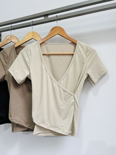 Remera de modal cruzado mangas cortas (Talle Aprox. S/M) - comprar online
