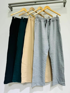 Jogging con friza recto adulto corte baggy