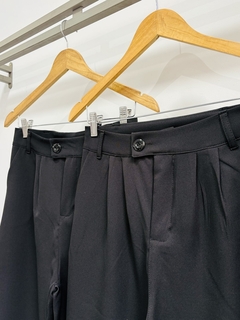 Pantalón sastrero con pinzas recto en internet