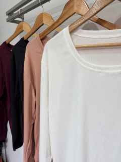 Remera de morley con lycra cuello redondo ancho (Talle Aprox. L/XL) - comprar online